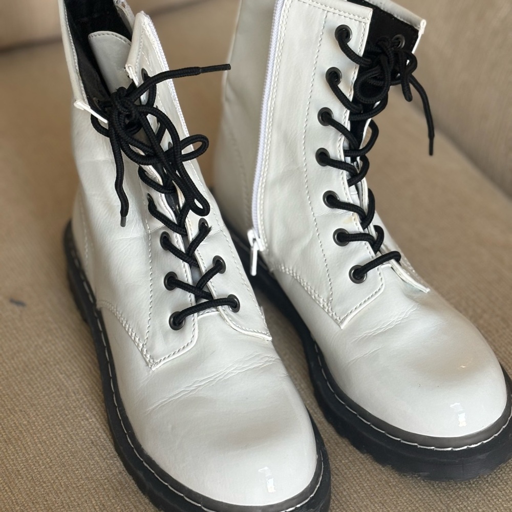 White Lace-Up Women's Boots